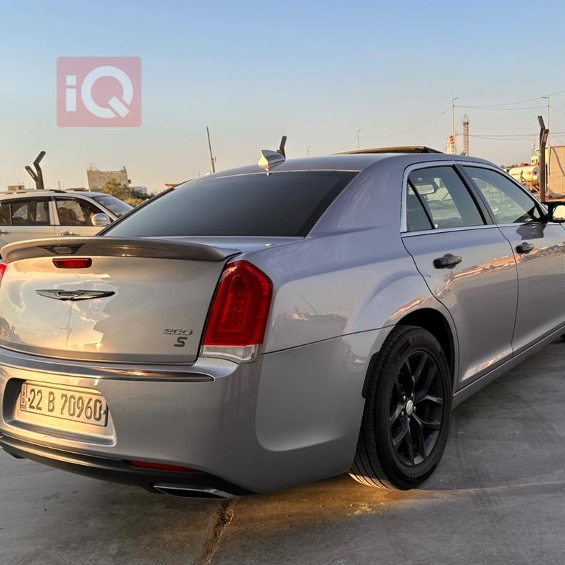 کرایسلەر 300